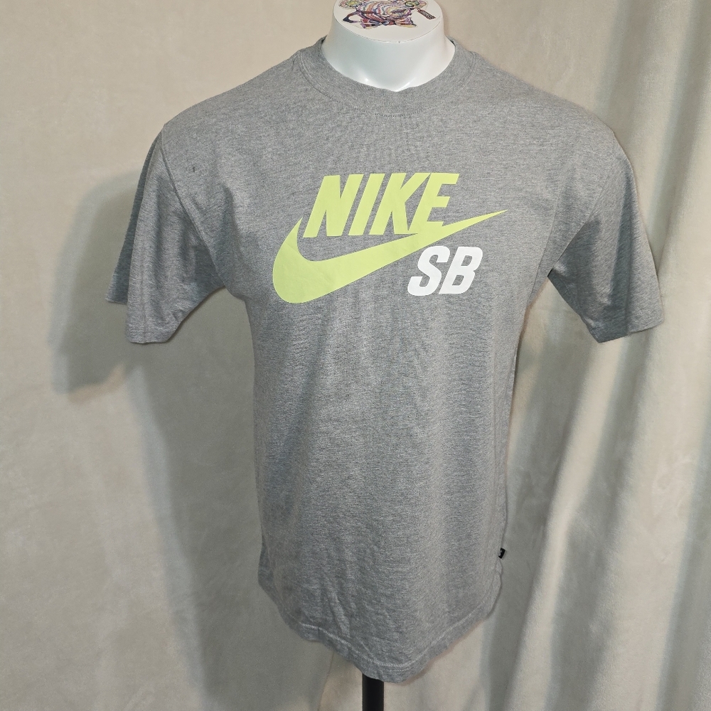 Nike SB The Nike Tee Men's small  Heathered grey neon greenish yellow print.